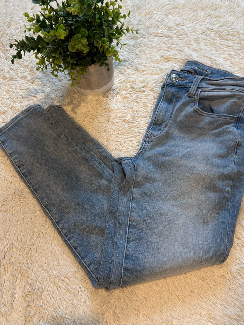 AE Light Wash High-Rise Women’s Skinny Jeans